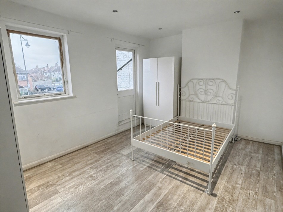 Images for Snakes Lane East, Woodford Green EAID: BID:cwc