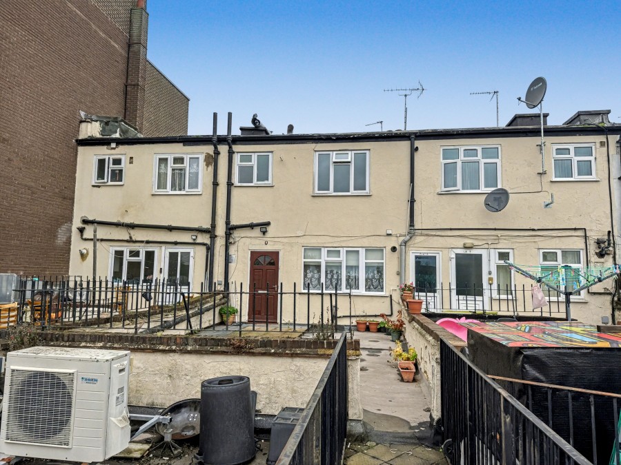 Images for High Street, Barkingside EAID: BID:cwc